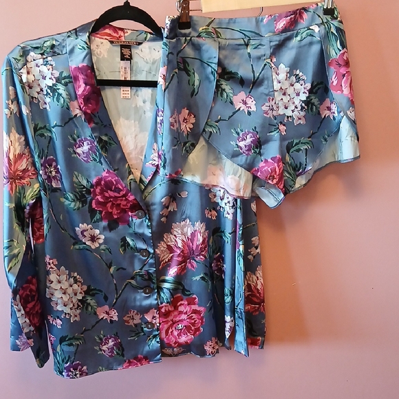 Floral Satin Pajama Set - Picture 4 of 5